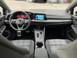 Fahrerraum des VW Golf GTI Compact Sport