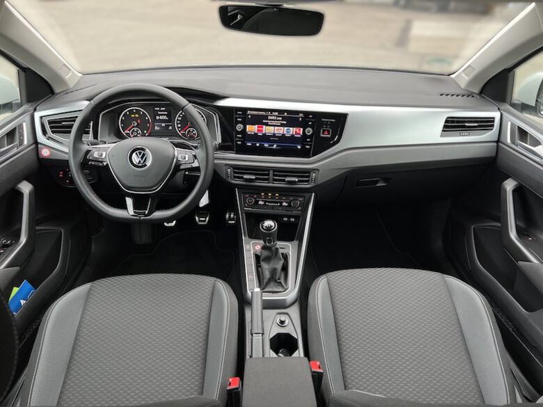Fahrerraum des VW Polo Economy Elite